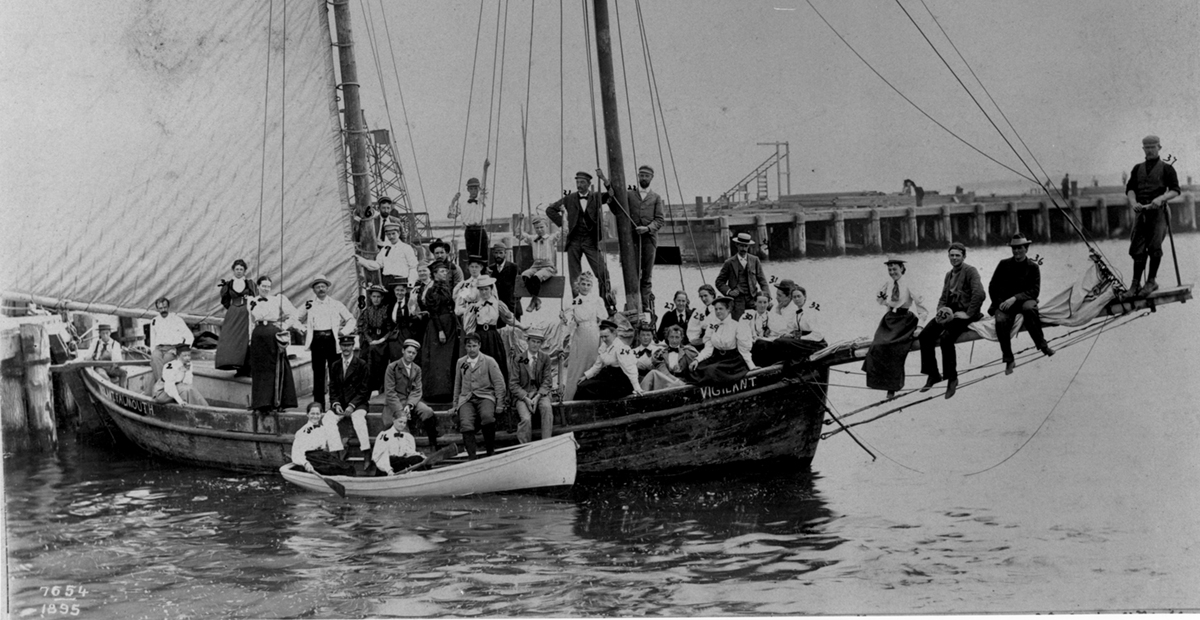 Black and white photo from 1895 of original research boat and researchers